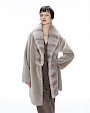  :? Reversible shearling coat with mink collar
